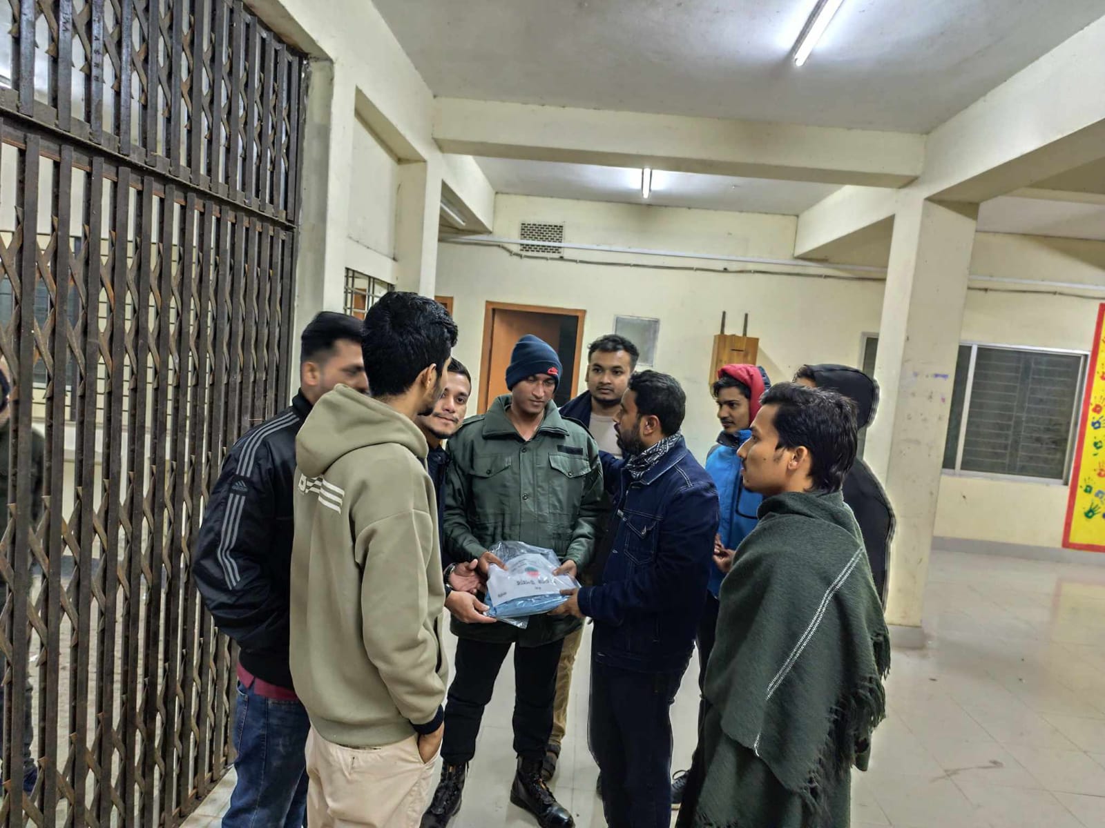 প্রতিষ্ঠাবার্ষিকী উপলক্ষে কুবি শাখা ছাত্রদলের শীতবস্ত্র বিতরণ