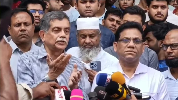 কুয়েট শিক্ষার্থীদের অনশন ভাঙাতে পারলেন না শিক্ষা উপদেষ্টাও