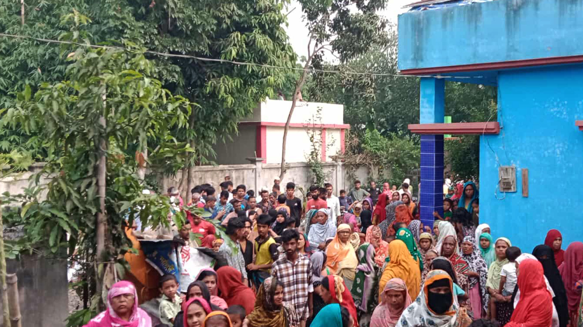 মাকে ‘হত্যার’ পর সারারাত মরদেহের পাশে ছিলেন যুবক