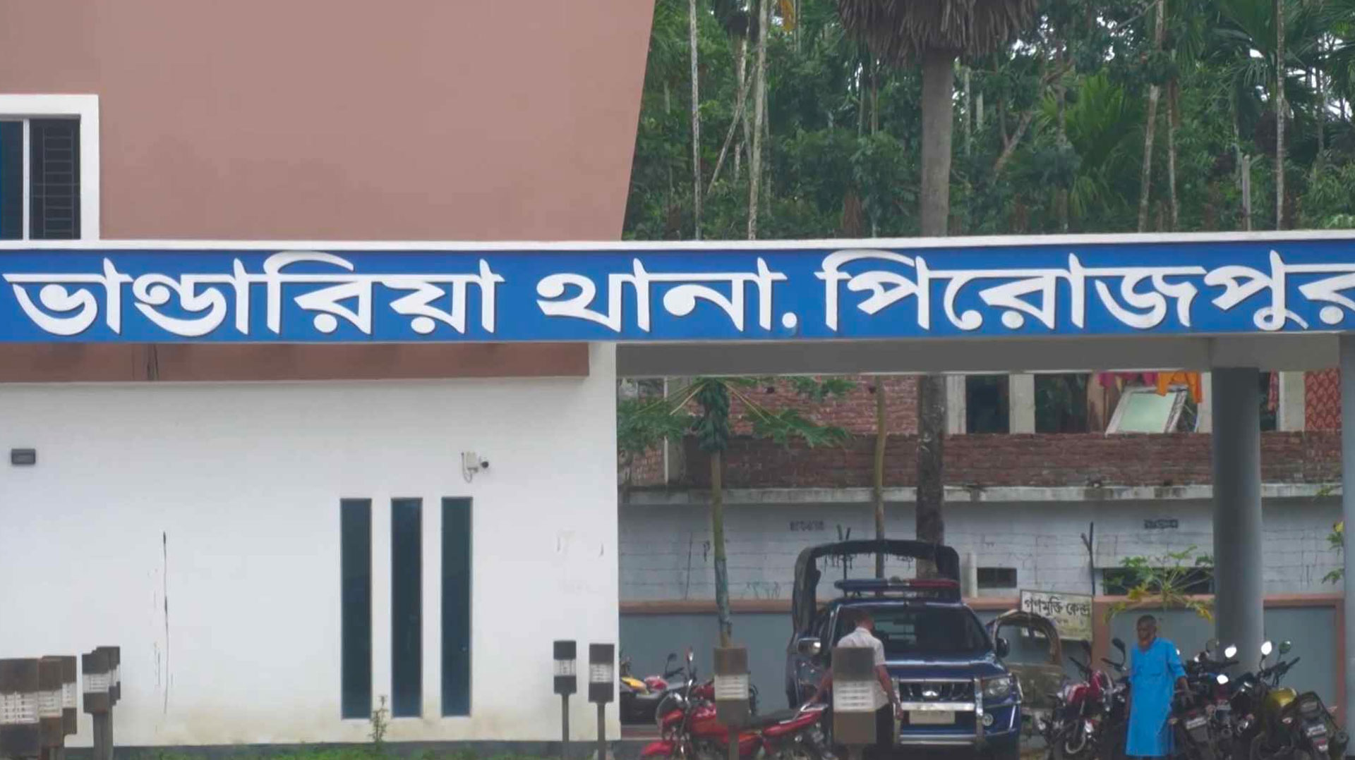 স্ত্রী-শাশুড়িকে হত্যার পর ঘরে আগুন দিয়ে পালালেন জামাতা