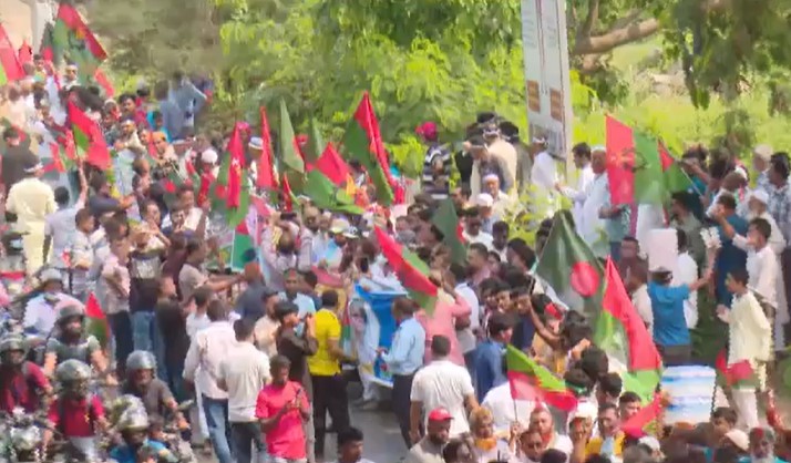 ফিরছেন খালেদা জিয়া, স্বাগত জানাতে বিমানবন্দরে নেতা–কর্মীদের ভিড়