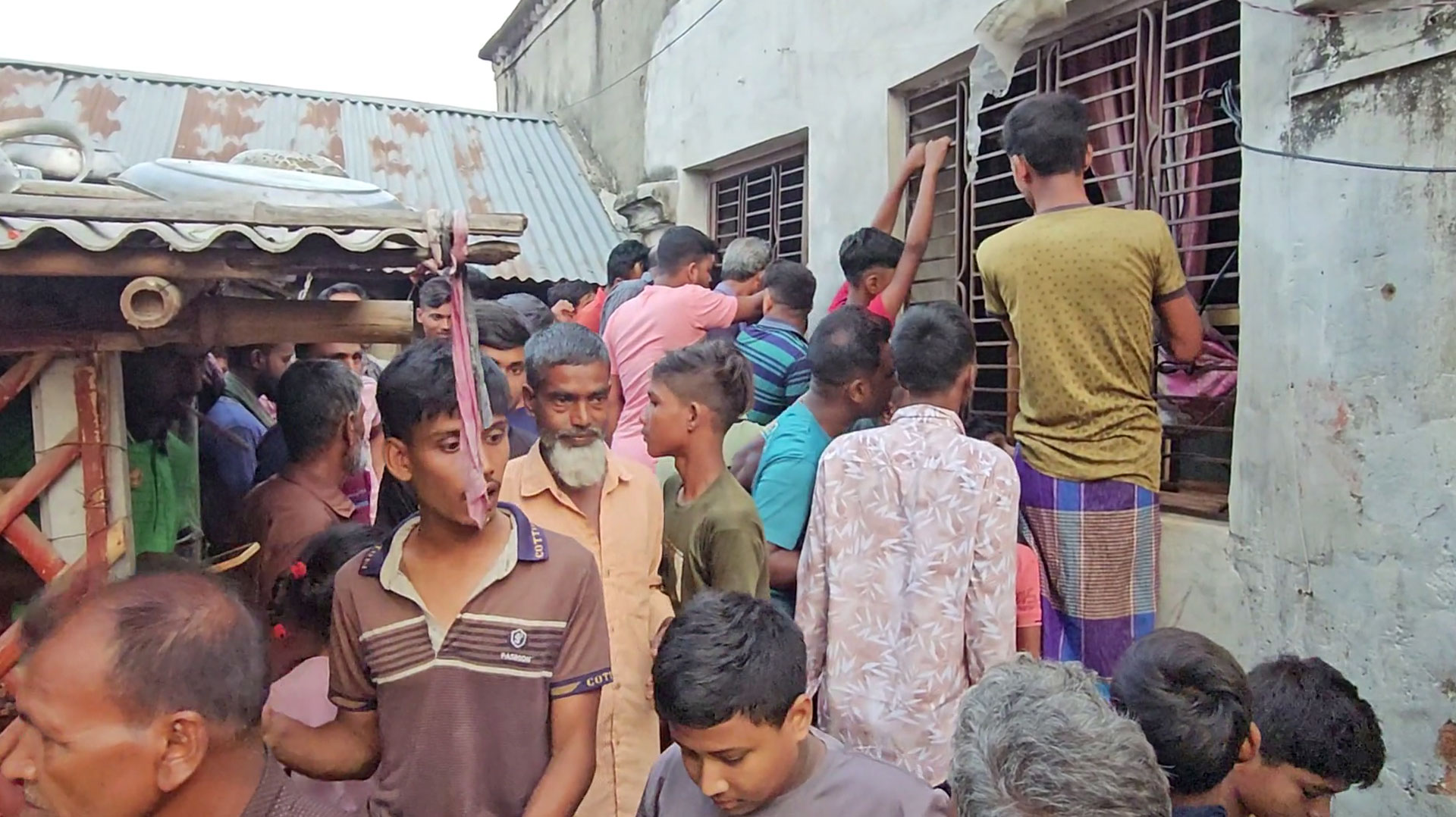শ্বশুরবাড়িতে গিয়ে চাচা শ্বশুরকে ছুরিকাঘাতে হত্যার অভিযোগ