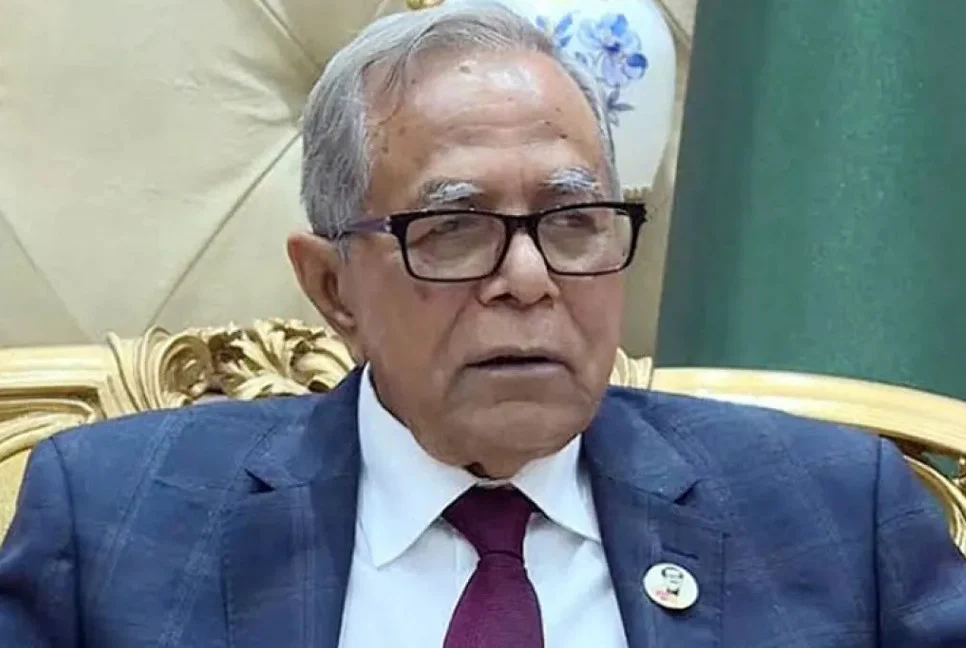 আবদুল হামিদের দেশত্যাগ: দায়িত্বে গাফিলতিতে তিন পুলিশ কর্মকর্তা বরখাস্ত