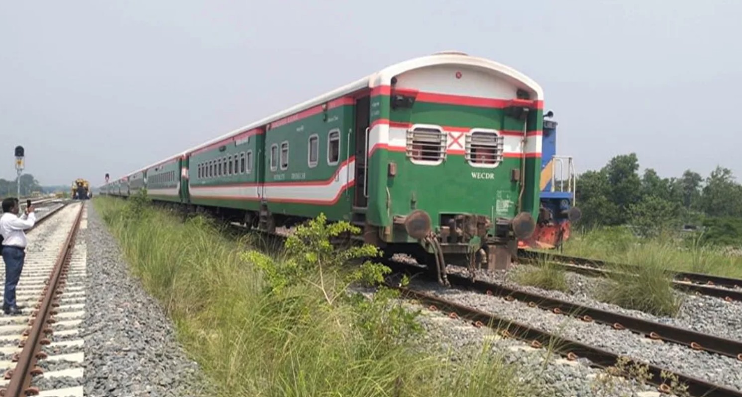 ১৫ ঘণ্টা পর ঢাকা-দক্ষিণাঞ্চল ট্রেন চলাচল স্বাভাবিক