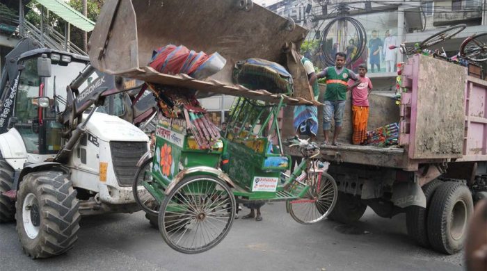 বন্ধ হচ্ছে ব্যাটারিচালিত রিকশার উৎপাদন ওয়ার্কশপ-চার্জিং পয়েন্ট