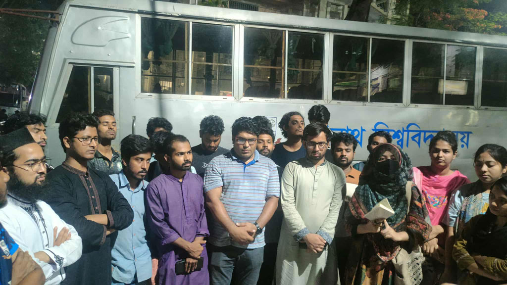 আবাসন ভাতাসহ ৩ দাবিতে জবি শিক্ষার্থীদের ‘লং মার্চ টু যমুনা’ ঘোষণা
