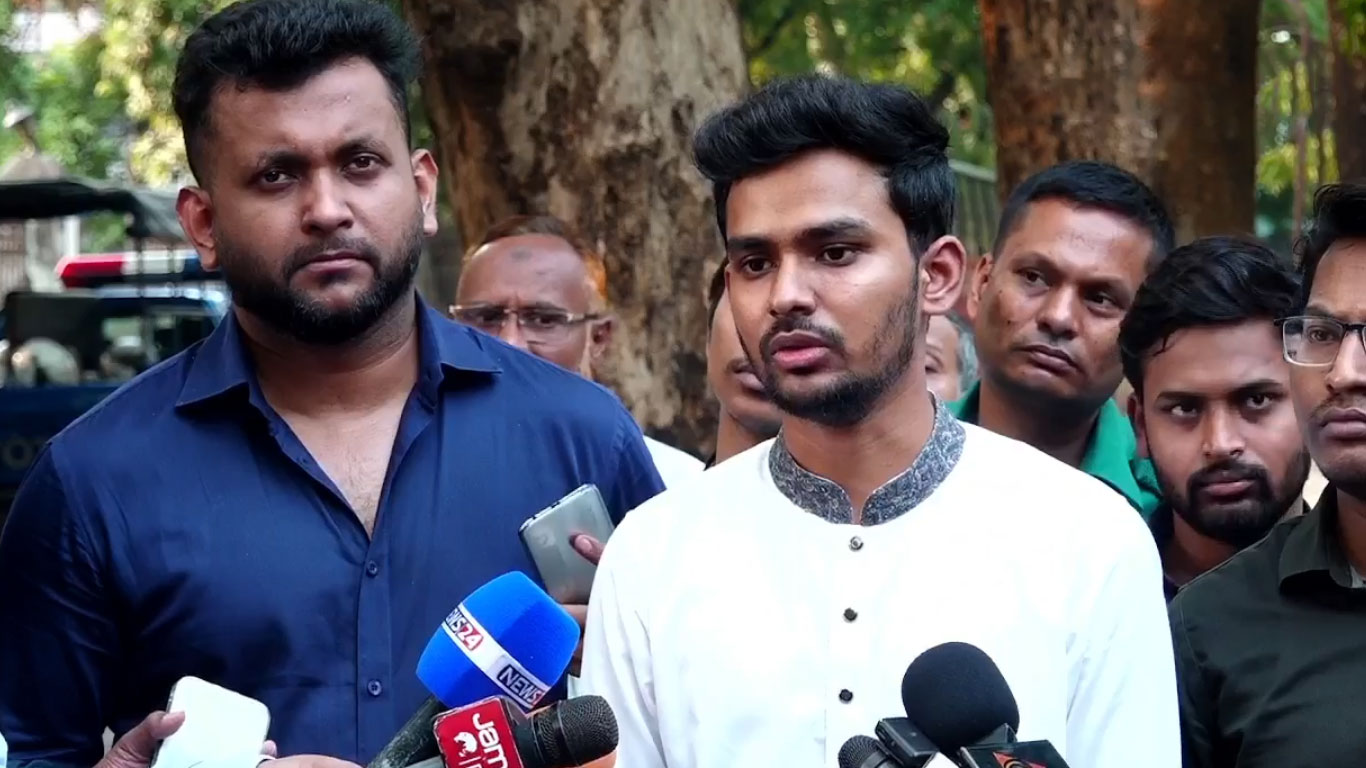 রাজু ভাস্কর্যের পেছনে সোহরাওয়ার্দী উদ্যানের গেট স্থায়ীভাবে বন্ধ হবে: উপদেষ্টা আসিফ