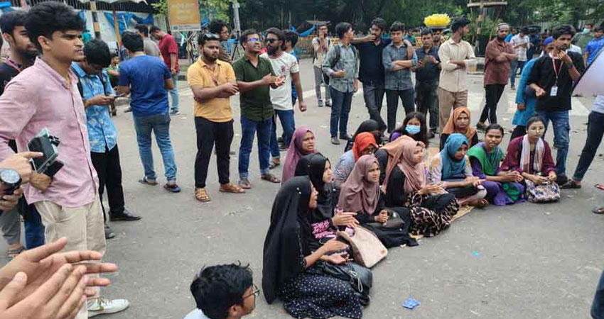 দাবি আদায় না হওয়া পর্যন্ত জবি ক্যাম্পাস শাটডাউন ঘোষণা