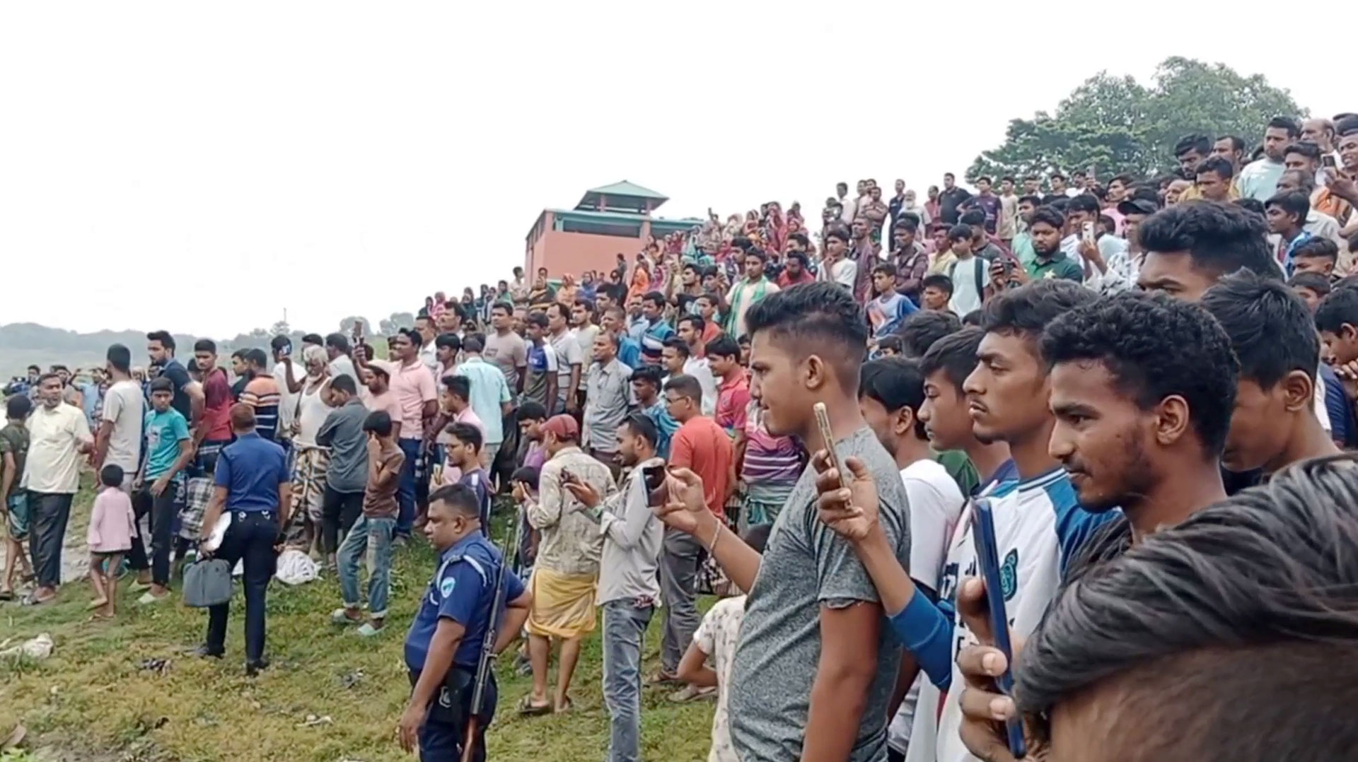পাগলা নদীতে মিলল মরদেহ, গলায় বাঁধা বালুর বস্তা