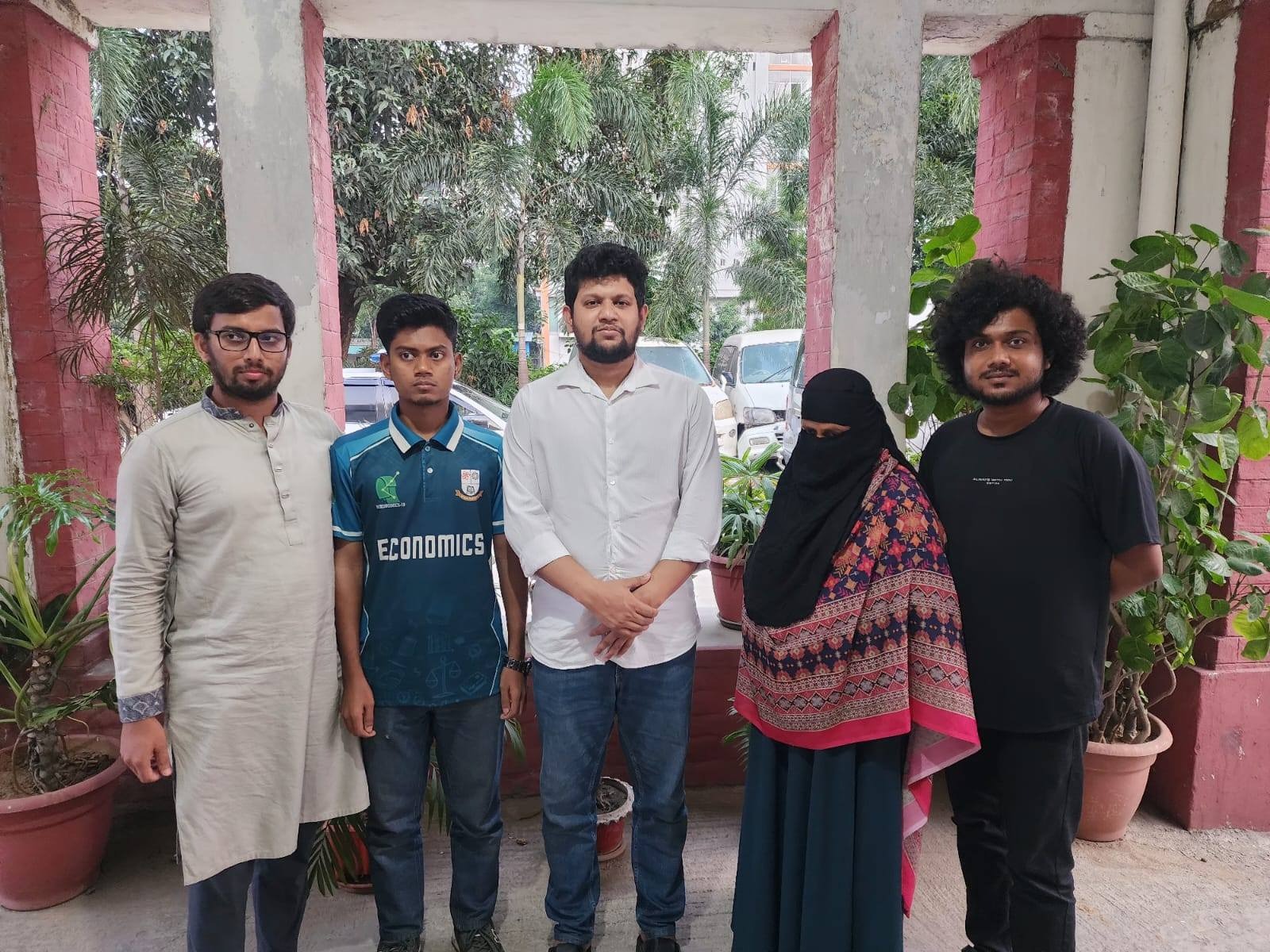 তথ্য উপদেষ্টার ওপর বোতল ছোড়ার ঘটনায় আটক হুসাইনকে ছেড়ে দিয়েছে পুলিশ