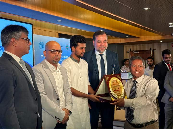 ডাক ও টেলিযোগাযোগে অবদানের স্বীকৃতি পেলেন নজরুল বিশ্ববিদ্যালয়ের অধ্যাপক