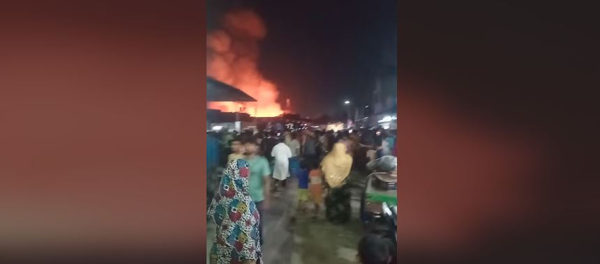 রাজধানীর মিরপুরে বস্তিতে আগুন