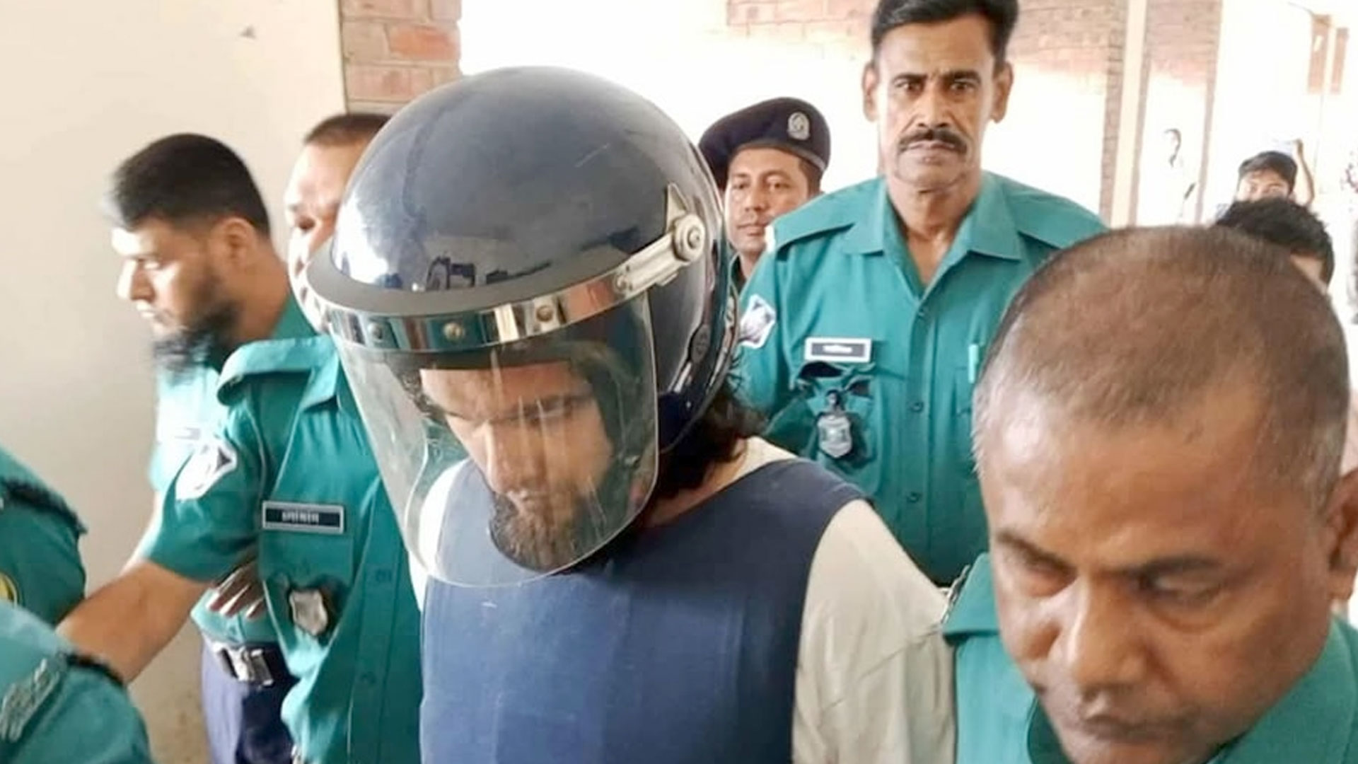 অপহরণ-ধর্ষণ মামলায় কারাগারে কণ্ঠশিল্পী নোবেল