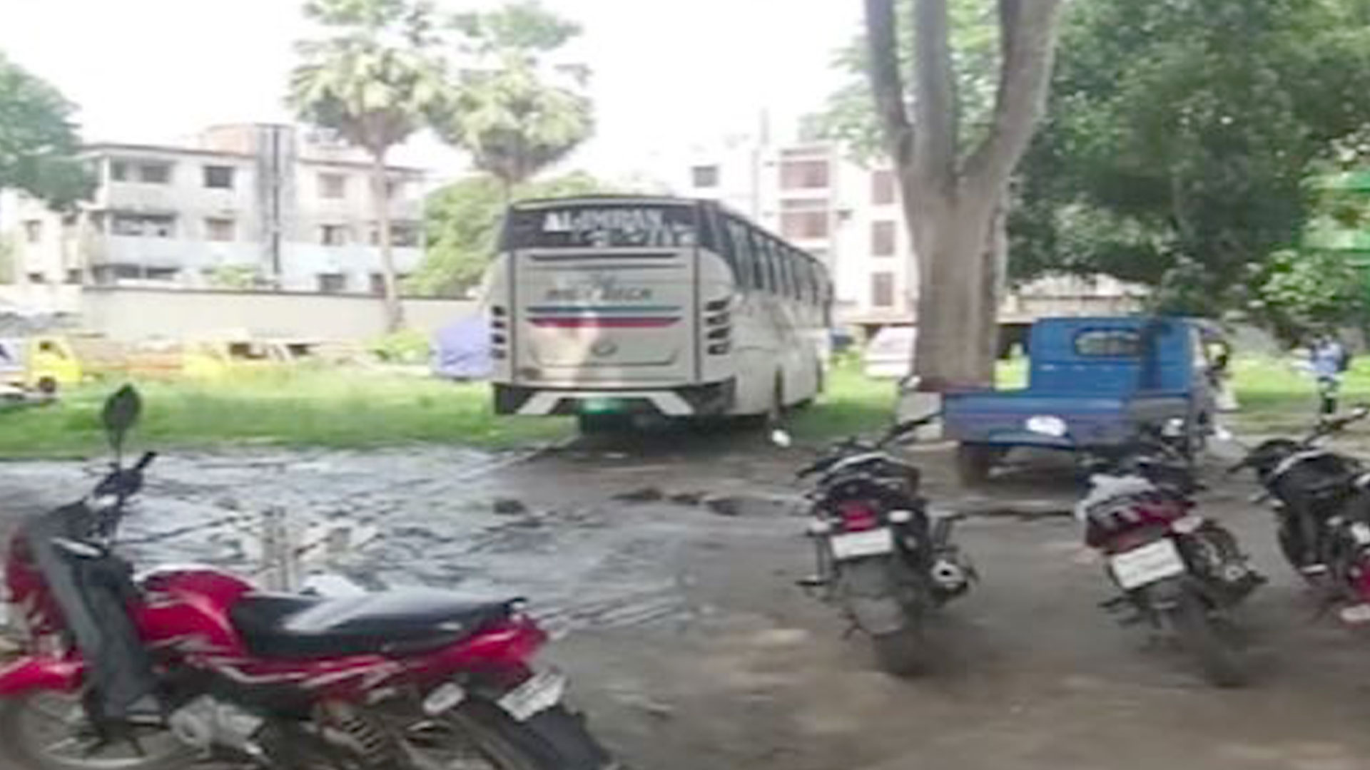 টাঙ্গাইলে আবারও চলন্ত বাসে ডাকাতি ও নারীদের শ্লীলতাহানির অভিযোগ