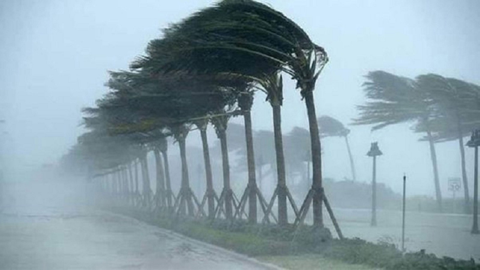 চার অঞ্চলে ঝড়ের আভাস, নদীবন্দরে সতর্কতা