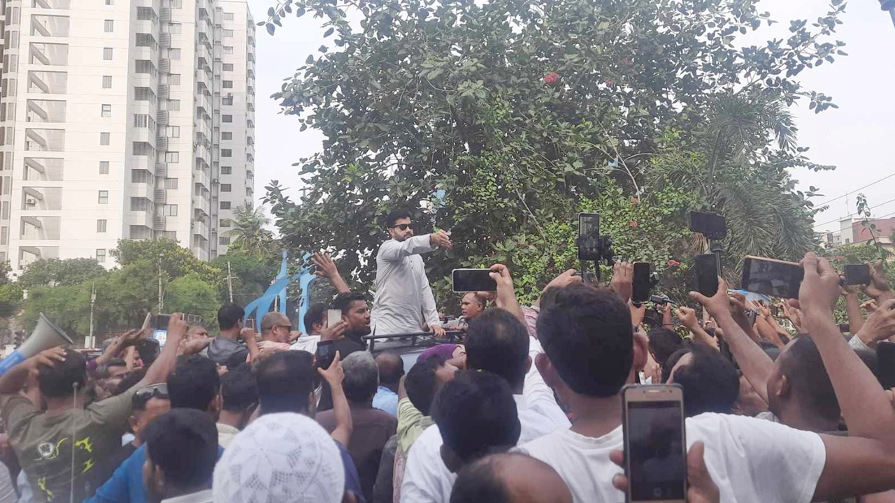 আপাতত স্থগিত আন্দোলন, সরকারকে ৪৮ ঘণ্টার আলটিমেটাম ইশরাকের 