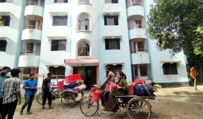 ইবির খালেদা জিয়া হলের শিক্ষার্থীরা কপোতাক্ষে স্থানান্তরিত